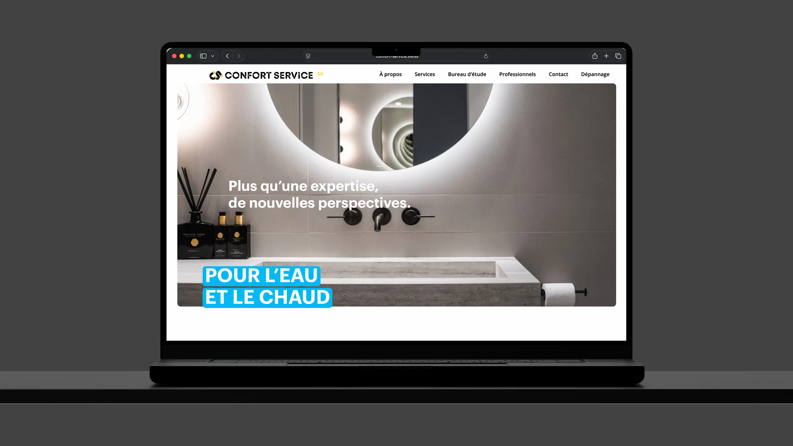 Page d'accueil du site Confort Service affichée sur ordinateur portable